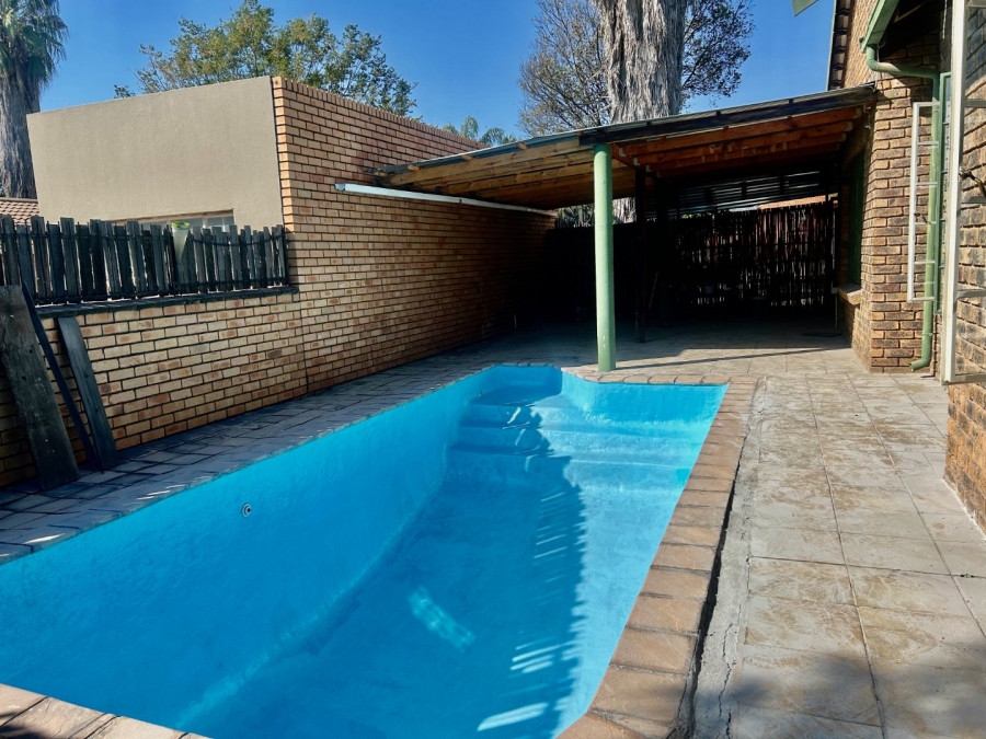 5 Bedroom Property for Sale in Ifafi North West